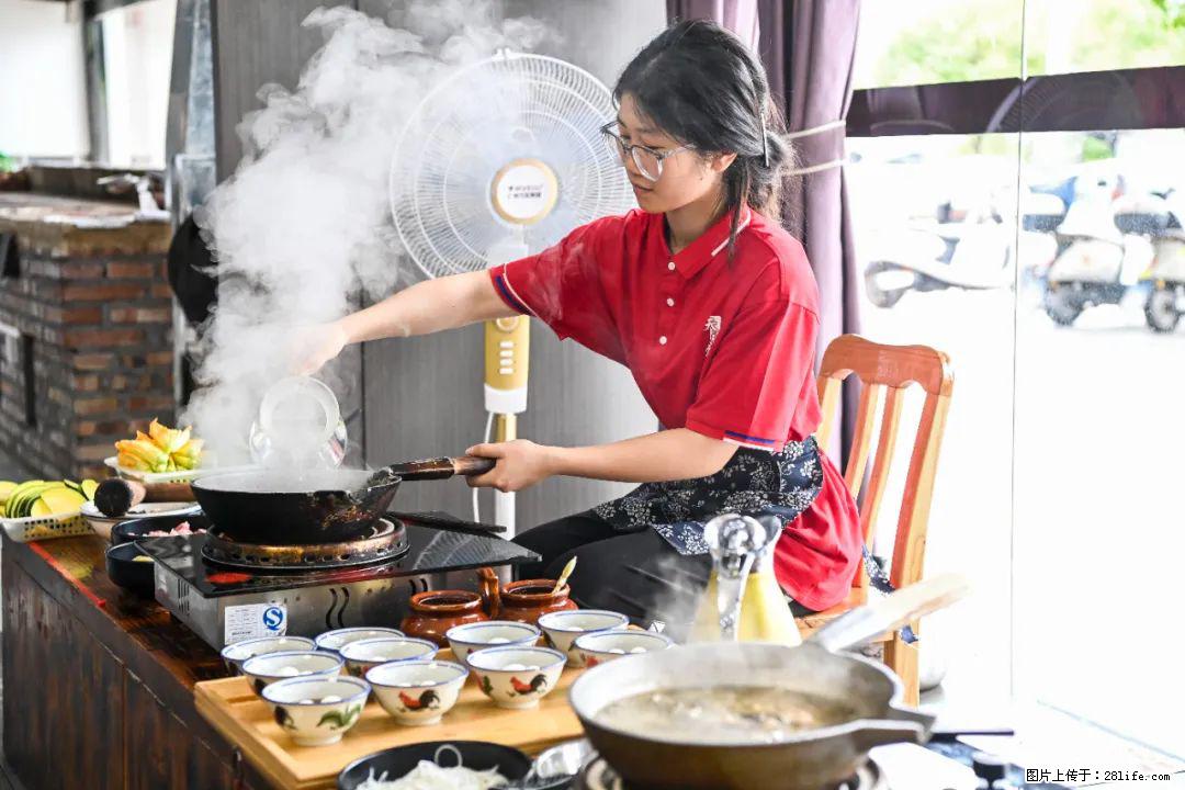全网追的“扁担女孩”,找了一份暑假工,时薪12元 - 宿州生活资讯 - 宿州28生活网 suzhou.28life.com